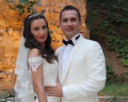 Emre Aşık... SONUNDA O DA EVLENDİ!