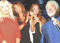 Tom Jones... KURUÇEŞME  ARENA'DAN  BİR EFSANE DAHA GEÇTİ!