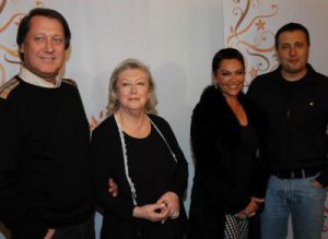 Hülya Avşar... BU TAŞLAR KİME ?..