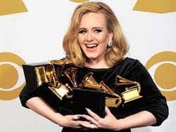 Adele... HAMİLE OLDUĞUNU AÇIKLADI, RESMİ SİTESİ ÇÖKTÜ!