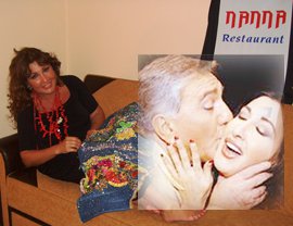 Ali Poyrazoğlu... NÜKHET DURU KULİSTE KAZAK ÖRER...