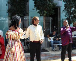 "Kamelyalı Kadın"...  İSTİNYEPARK'TA KOSTÜMLÜ MİNİ KONSER!