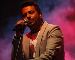 Emre Altuğ... ÇORUM'DA MÜZİK ZİYAFETİ!