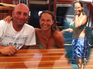 Hülya Avşar... BİKİNİ ÇEKİM YAPAN MUHABİRİ GÖRÜNCE ÖNCE "NANİK" YAPTI, SONRA MASASINA DAVET ETTİ...