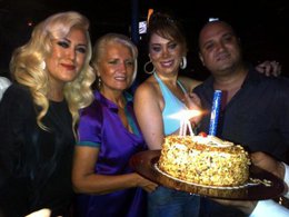 SANATÇILAR GÜZEL İŞLETMECİYİ DOĞUM GÜNÜNDE YALNIZ BIRAKMADILAR?