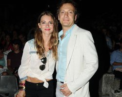 Mirgün Cabas... EŞİNDEN BAŞKASIYLA SAMİMİ KARELER!