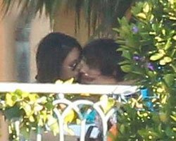 Ashton Kutcher... ÇAPKINLİĞA DEVAM!