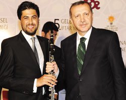 Serkan Çağrı... BAŞBAKAN'IN HUZURUNDA KLARNETİNİ KONUŞTURDU!!