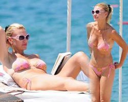 Yasemin Koşal... FİT VÜCUDUYLA NEFES KESTİ!!