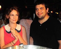 Eser Yenerler-Farah Zeynep... ÇEŞME'DE AŞK TATİLİ!