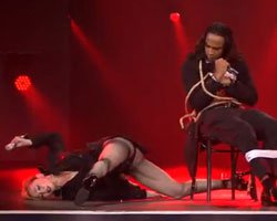 GÖZLERİNİZE İNANIN, RESİMDEKİ KADIN MADONNA!