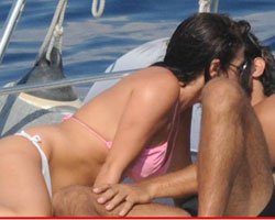 Tuğba Ekinci... TEKNEDE AŞK FANTAZİSİ!..