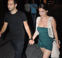 Hazal Kaya... SEVGİLİSİYLE ELELE!