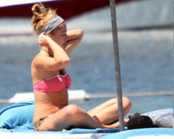 Hadise... BİKİNİ İLE GÖRÜNTÜLENİNCE HADİSE ÇIKARDI!