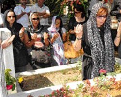 Osman Yağmurdereli... ÖLÜMÜNÜN 6. YILDÖNÜMÜNDE MEZARI BAŞINDA ANILDI!