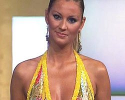 Pınar Altuğ... "KÖYDE BİLE BU KOSTÜMÜ GİYMİYORLAR"