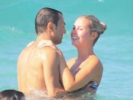Serdar Ortaç... YENİ  SEVGİLİYLE DENİZDE AŞK!