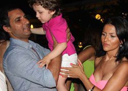 Rafet El Roman... BU DEFA OĞLUYLA BODRUM'DA TATİLDE!