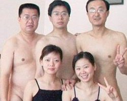 ÇİNLİ SİYASETÇİYİ YAKAN GRUP SEKS RESİMLERİ!