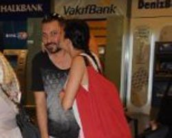 Hüsnü Şenlendirici... "HAYRANIM" DEDİ AMA SEVGİLİSİ ÇIKTI...