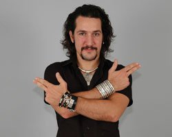 Barış Manço... EFSANE TAKILARI HAYRANLARIYLA BULUŞUYOR!