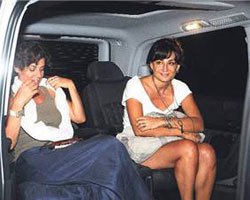 Devin Özgür Çınar... ALTIN PORTAKALLI OYUNCU GAZETECİLERİ GÖRÜNCE KAÇTI!