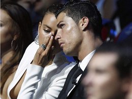 Irina Shayk... ÖDÜL TÖRENİNE GÖĞÜS DEKOLTESİ DAMGA VURDU!