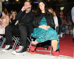 Ahu Yağtu... KEMAL BEBEĞE BAKMAKTAN, KENDİNE BAKAMAMIŞ, RÜKÜŞLÜĞÜ DİKKAT ÇEKTİ!