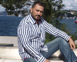 Hüsnü Şenlendirici... GÖMLEKLERİ GÖZ KAMAŞTIRDI!