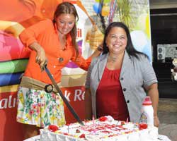 Pınar Altuğ... DOĞUM GÜNÜ SÜRPRİZİ.