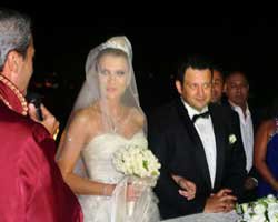 Saner Ayar-Ayşe Eşmeli... BASINA KAPALI BİR DÜĞÜNLE EVLENDİLER!