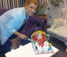 Elif Karlı... YENİ MEKANI ÖNCE BEĞENDİ, SONRA YEDİ !..