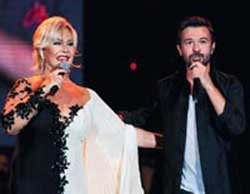 Emel Sayın'dan Yalın'a... SAKLANSAN DA BİR KÖŞEDE BENLE YAŞLANSAN MI?"