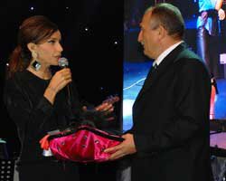 Gülşen... BOLU'DA PEYNİRLE BESLENDİ!