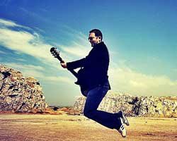 Emre Berkün...  "İZİ KALDI" KLİBİYLE AMERİKA'DA BİRİNCİ OLDU!