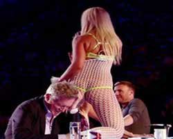 JÜRİYİ PERİŞAN EDEN SEKSİ PERFORMANS!