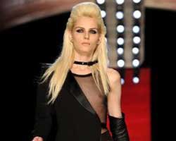 EN SEKSİ ERKEK TÜRKİYE'YE GELİYOR