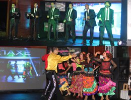 MAGAZİNKOLİK 5. YIL PARTİSİNDE UNUTULMAYACAK SAHNE ŞOVLARI...