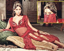 Muhteşem Yüzyıl... "FİRUZE MUHTEŞEM GELDİ AMA, İZMİR MARŞIYLA GİDECEK!"