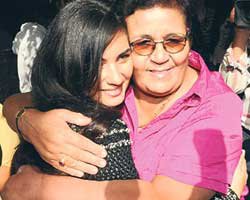 Tuba Büyüküstün... FASLI KADINLARI ZİYARET ETTİ!