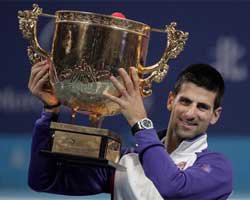 Novak Djokovic... ÖNCE KUPAYI KALDIRDI, SONRA GANGRAM STYLE DANSI YAPTI!