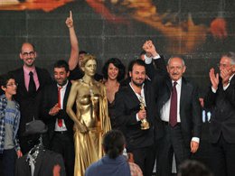 Altın Portakallar sahiplerini buldu... 6 ÖDÜL HANGİ FİLME GİTTİ?
,