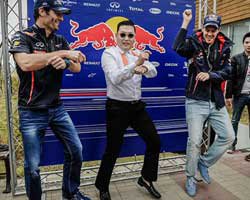 Sebastian Vettel...  'GANGAM STYLE' SÜRPRİZİ