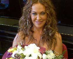 Hülya Avşar... GERGİN GÖRÜNTÜSÜ BOTOKS MU DEDİRTTİ!