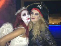 Nilay Dora-Esra Sönmezer? MÜSLÜMAN MAHALLESİNDE SALYANGOZ SATTILAR!