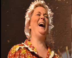 Nurseli İdiz... TATLI KAÇIK!