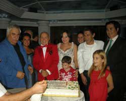 Mehmet-Zühre Dalmaz... 1. EVLİLİK YILDÖNÜMÜNDE SANATÇILARLA BİRLİKTE BAYRAM ÇOŞKUSU!