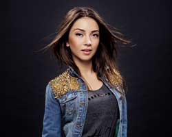 Ece Seçkin... MÜZİK DÜNYASINA ADIM ATTI!