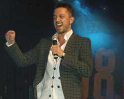 Murat Boz...  KEDİSİNİN ÖLÜMÜNE DAYANAMADI, EVİNİ TAŞIYOR!