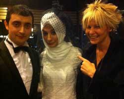 Ayşe Arman... SEKS HAYATINI YAZMADAN DURAMAYAN YAZAR, MUHAFAZAKAR YAZAR ARKADAŞININ DÜĞÜNÜNDE!